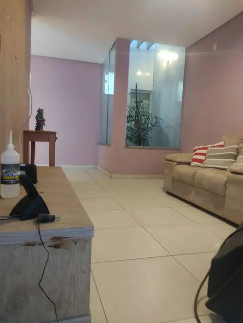 Casa com 4 quartos à venda e para alugar, 210m2 em Brasília, Feira De Santana - BA - imagem 4 Foto 4 de Casa com 4 quartos à venda e para alugar, 210m2 em Brasília, Feira De Santana - BA
