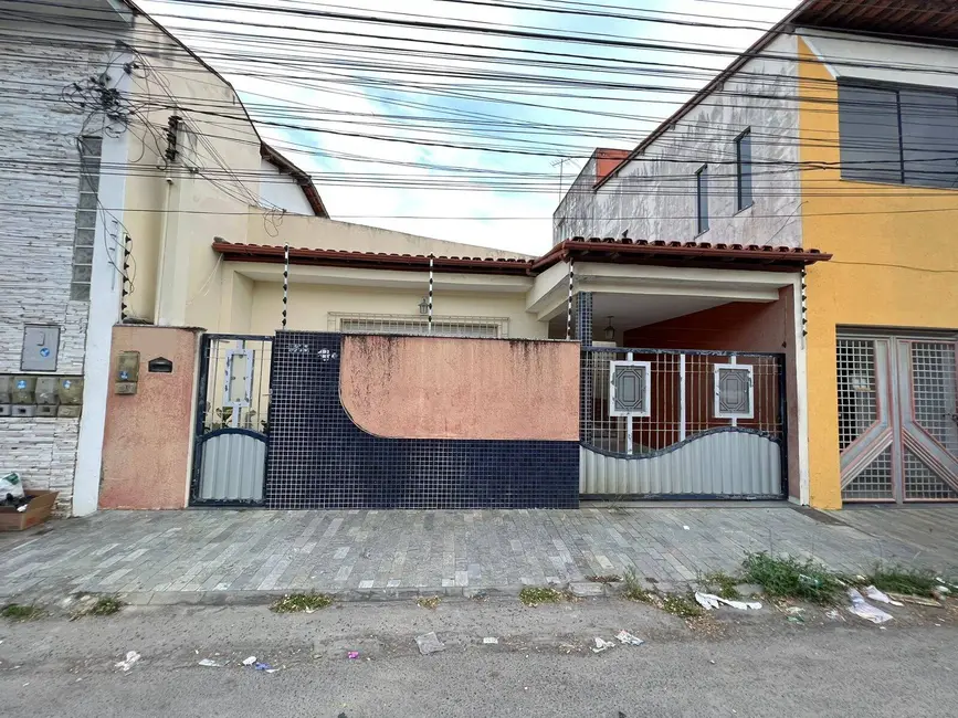 Foto 1 de Casa com 5 quartos à venda, 200m2 em Ponto Central, Feira De Santana - BA