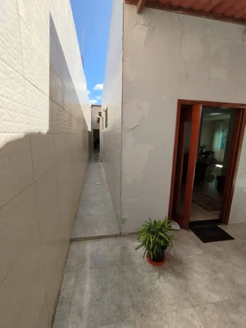 Foto 2 de Casa com 2 quartos à venda, 110m2 em Mangabeira, Feira De Santana - BA