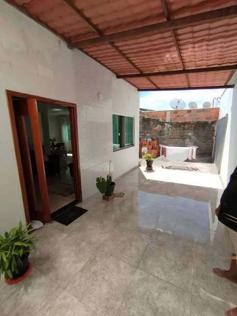 Foto 1 de Casa com 2 quartos à venda, 110m2 em Mangabeira, Feira De Santana - BA