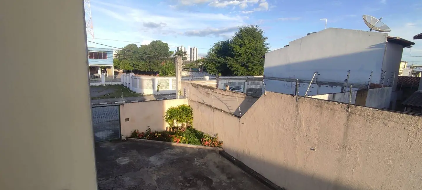 Foto 4 de Apartamento com 3 quartos à venda em Capuchinhos, Feira De Santana - BA