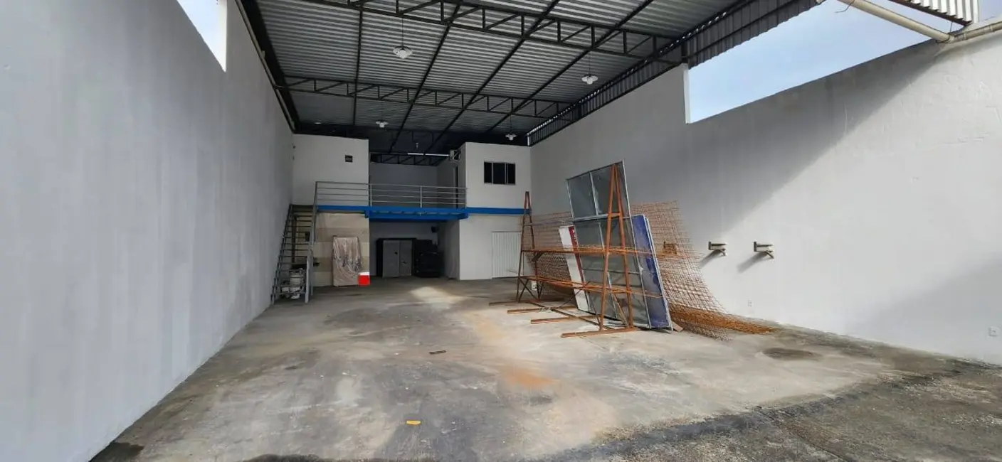 Armazém / Galpão à venda, 250m2 em Tomba, Feira De Santana - BA - imagem 8 Foto 8 de Armazém / Galpão à venda, 250m2 em Tomba, Feira De Santana - BA
