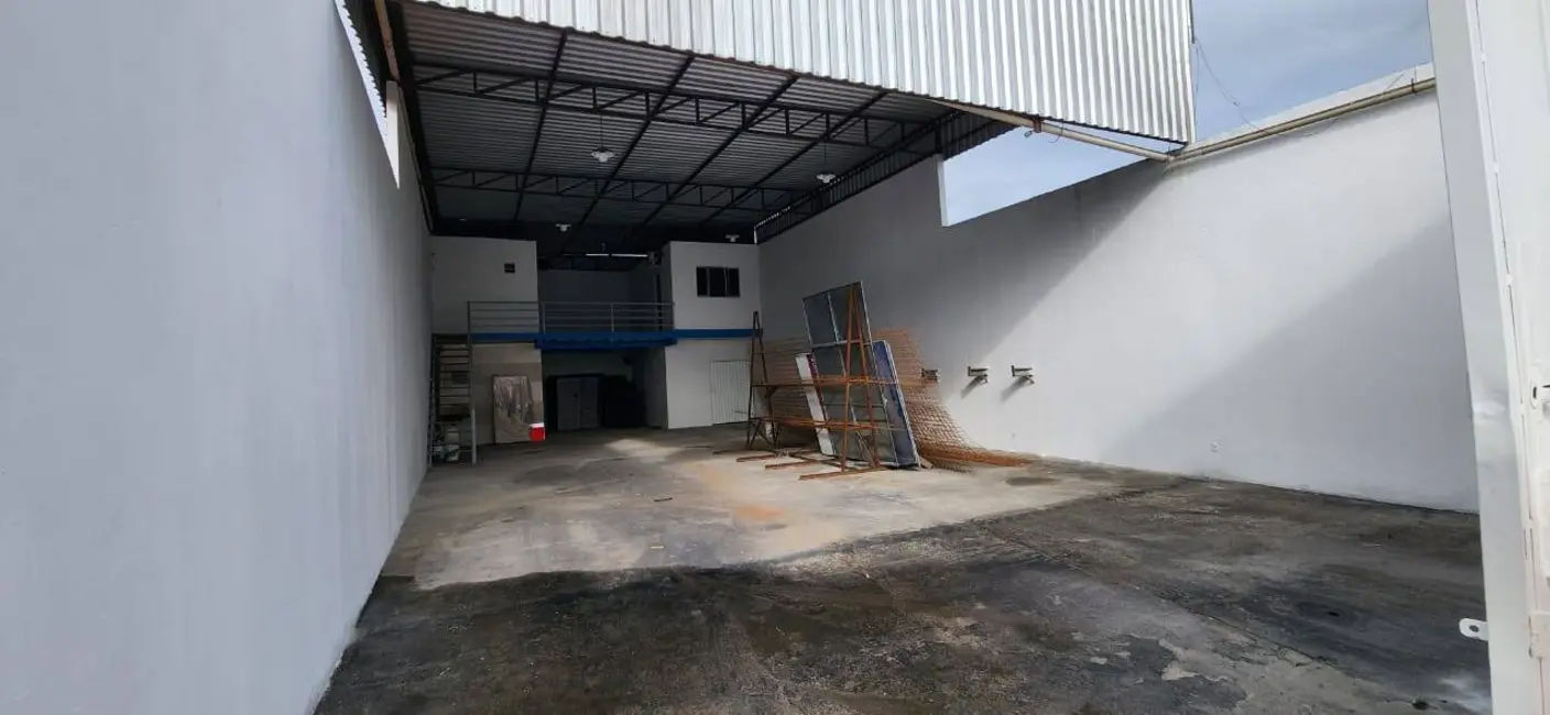 Armazém / Galpão à venda, 250m2 em Tomba, Feira De Santana - BA - imagem 9 Foto 9 de Armazém / Galpão à venda, 250m2 em Tomba, Feira De Santana - BA