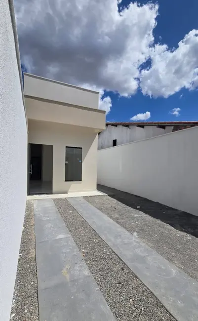 Foto 1 de Casa com 2 quartos à venda, 125m2 em Conceição, Feira De Santana - BA