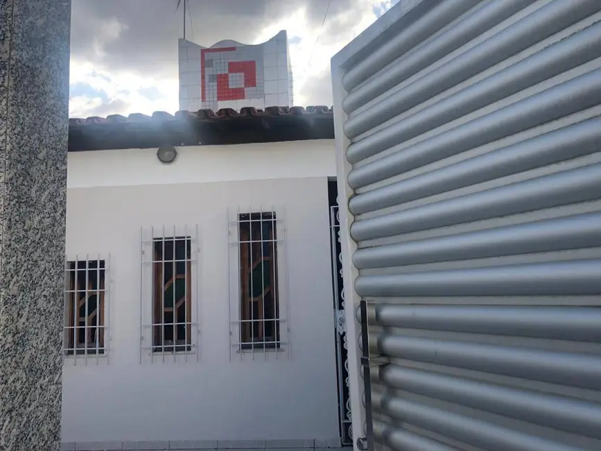 Casa com 4 quartos à venda, 300m2 em Feira De Santana - BA - imagem 3 Foto 3 de Casa com 4 quartos à venda, 300m2 em Feira De Santana - BA