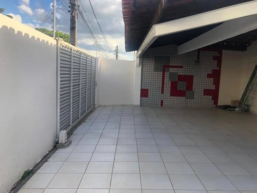 Foto 2 de Casa com 4 quartos à venda, 300m2 em Feira De Santana - BA