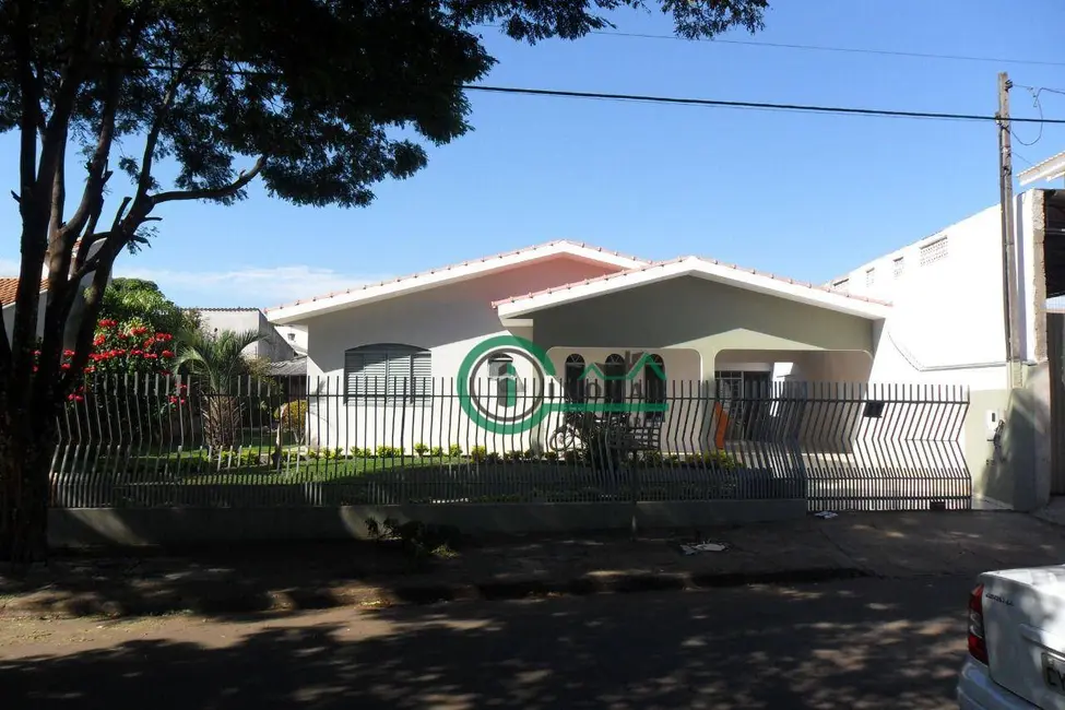 Foto 1 de Casa com 5 quartos à venda, 378m2 em Jardim Copacabana, Campo Mourao - PR