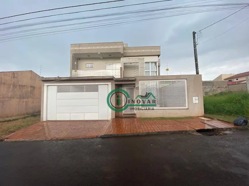 Foto 1 de Sobrado com 3 quartos à venda, 253m2 em Centro, Campo Mourao - PR
