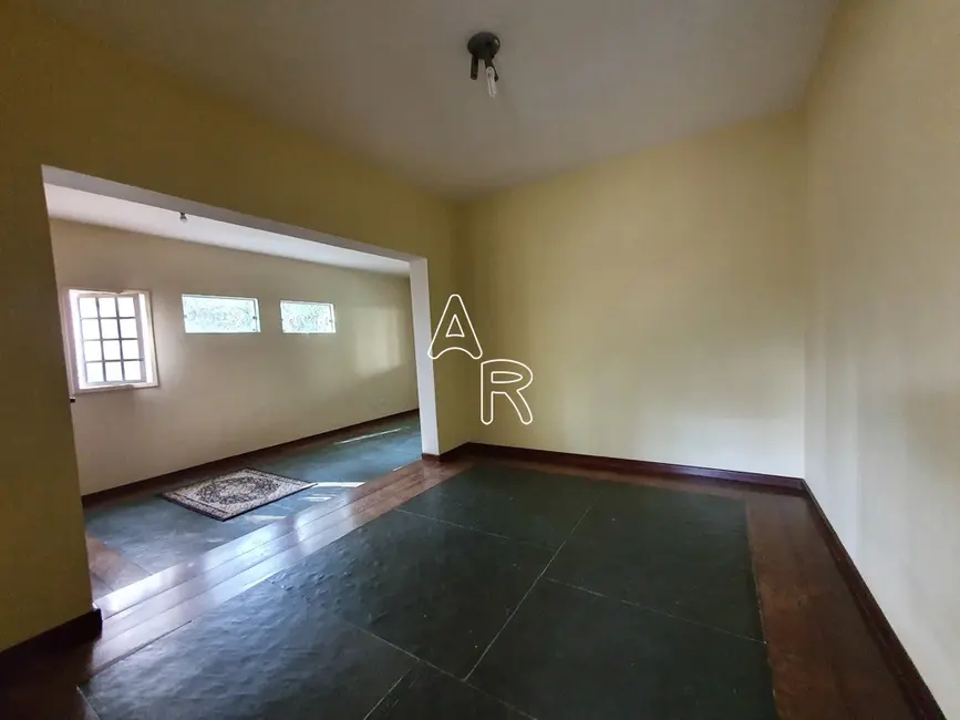 Casa com 4 quartos à venda e para alugar, 369m2 em Chácaras Bartira, Embu Das Artes - SP - imagem 5 Foto 5 de Casa com 4 quartos à venda e para alugar, 369m2 em Chácaras Bartira, Embu Das Artes - SP