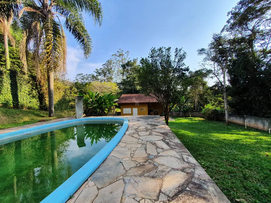 Foto 3 de Casa com 4 quartos para alugar, 369m2 em Chácaras Bartira, Embu Das Artes - SP