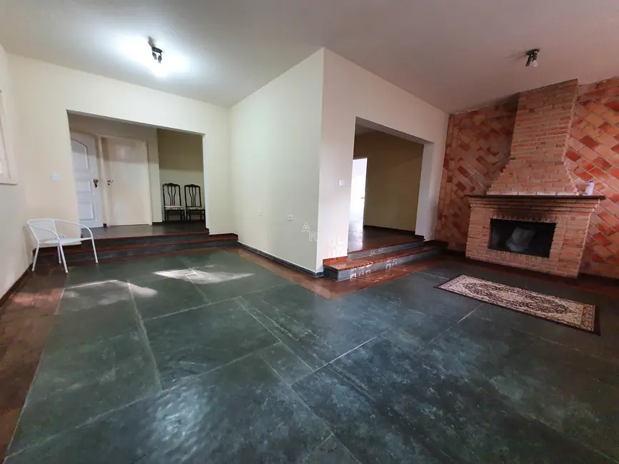 Foto 2 de Casa com 4 quartos para alugar, 369m2 em Chácaras Bartira, Embu Das Artes - SP