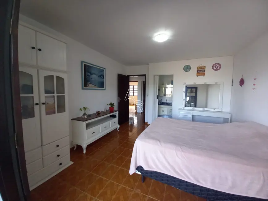 Foto 9 de Casa com 3 quartos à venda, 226m2 em Jardim de Lourdes, Embu Das Artes - SP