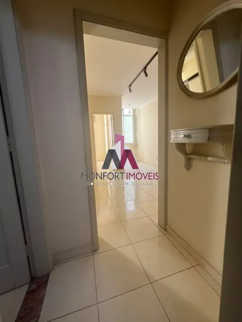 Apartamento com 2 quartos à venda, 65m2 em Copacabana, Rio De Janeiro - RJ - imagem 4 Foto 4 de Apartamento com 2 quartos à venda, 65m2 em Copacabana, Rio De Janeiro - RJ