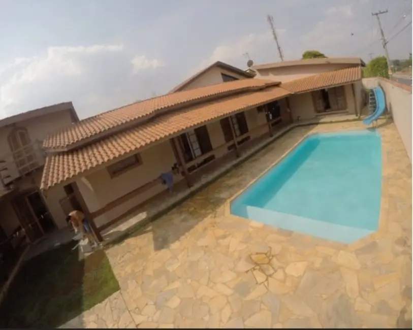 Casa com 3 quartos à venda, 450m2 em Atibaia - SP - imagem 2 Foto 2 de Casa com 3 quartos à venda, 450m2 em Atibaia - SP