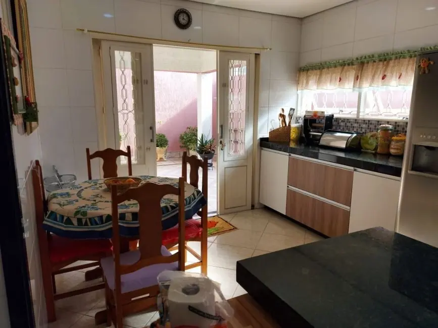 Casa com 3 quartos à venda, 350m2 em Jardim Paulista, Atibaia - SP - imagem 7 Foto 7 de Casa com 3 quartos à venda, 350m2 em Jardim Paulista, Atibaia - SP