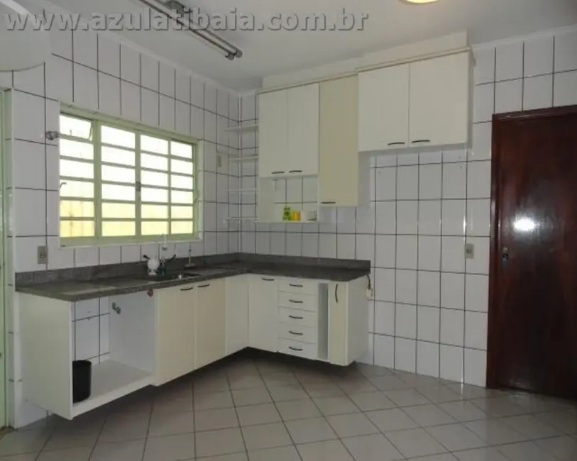 Casa com 4 quartos à venda, 180m2 em Vila Junqueira, Atibaia - SP - imagem 3 Foto 3 de Casa com 4 quartos à venda, 180m2 em Vila Junqueira, Atibaia - SP