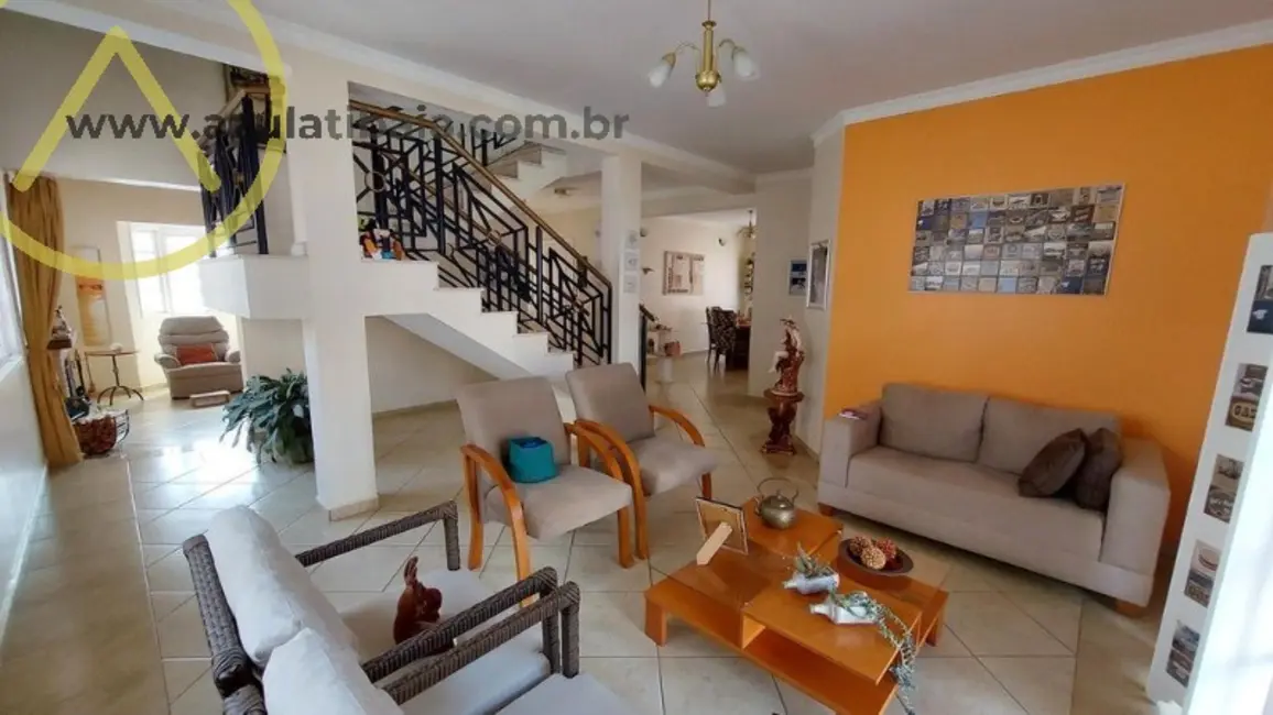 Casa com 3 quartos à venda, 344m2 em Jardim Itaperi, Atibaia - SP - imagem 3 Foto 3 de Casa com 3 quartos à venda, 344m2 em Jardim Itaperi, Atibaia - SP