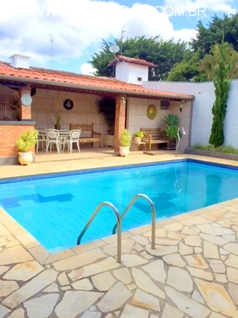 Foto 2 de Casa com 3 quartos à venda, 200m2 em Vila Helena, Atibaia - SP