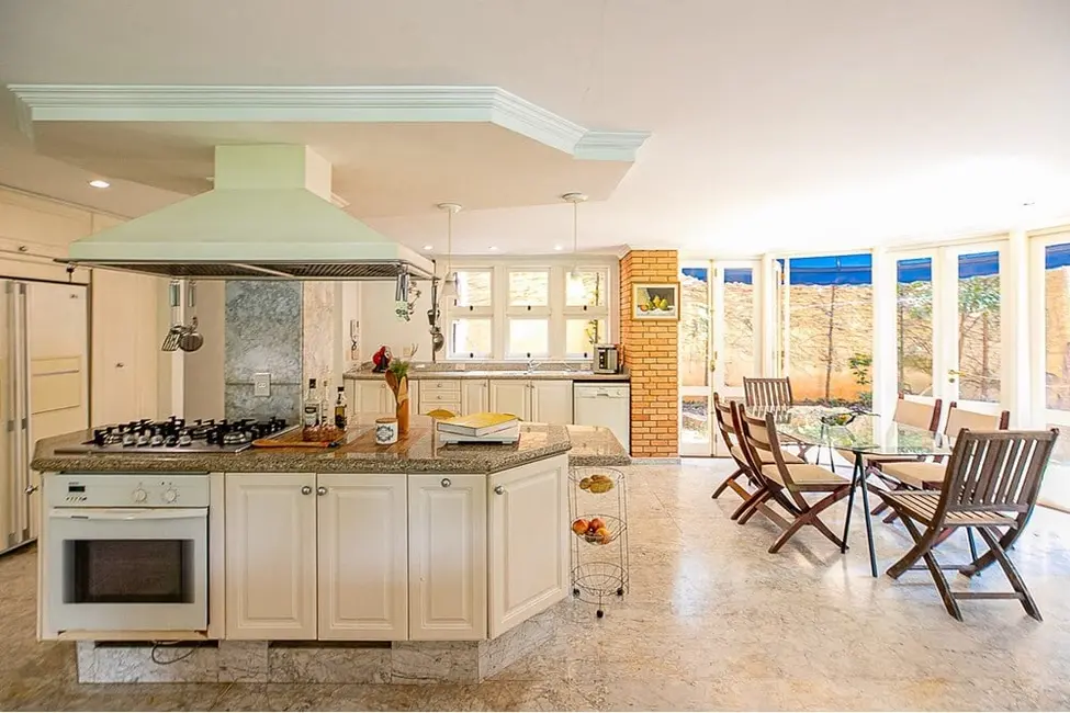 Casa com 4 quartos à venda, 1023m2 em Jardim Cordeiro, São Paulo - SP - imagem 3 Foto 3 de Casa com 4 quartos à venda, 1023m2 em Jardim Cordeiro, São Paulo - SP