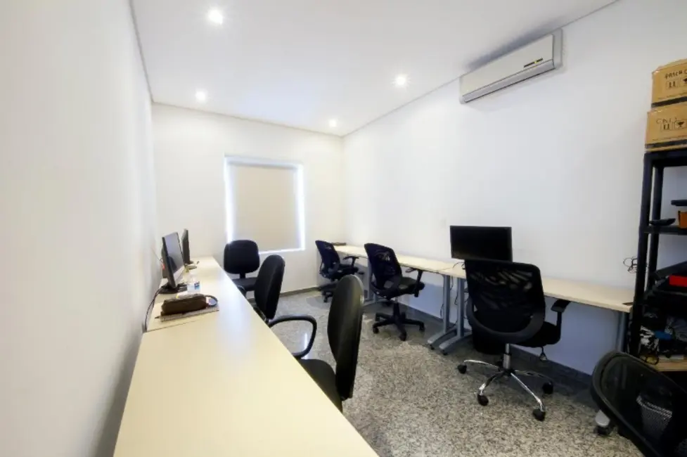 Sala Comercial para alugar, 15m2 em Jardim das Acácias, São Paulo - SP - imagem 2 Foto 2 de Sala Comercial para alugar, 15m2 em Jardim das Acácias, São Paulo - SP