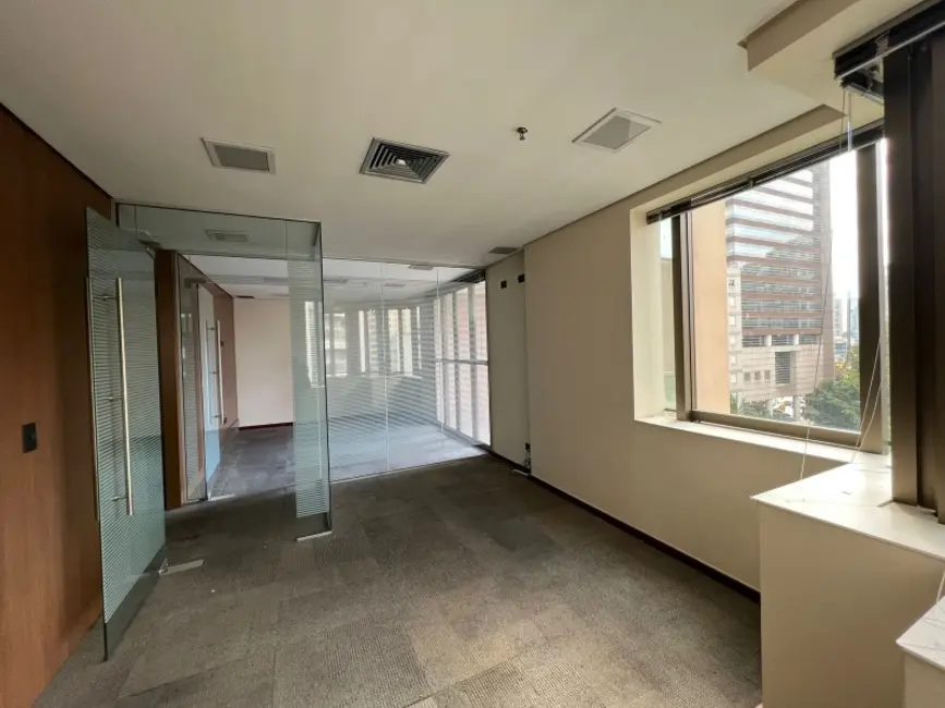 Loja à venda e para alugar, 115m2 em Vila Olímpia, São Paulo - SP - imagem 3 Foto 3 de Loja à venda e para alugar, 115m2 em Vila Olímpia, São Paulo - SP