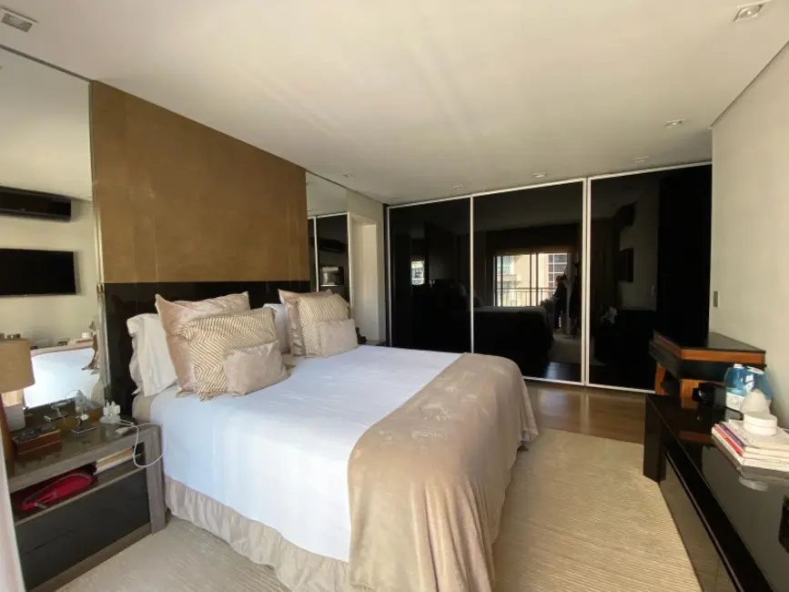 Foto 9 de Apartamento com 3 quartos à venda, 185m2 em Itaim Bibi, São Paulo - SP
