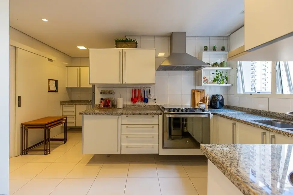 Apartamento com 4 quartos à venda, 311m2 em Vila Nova Conceição, São Paulo - SP - imagem 3 Foto 3 de Apartamento com 4 quartos à venda, 311m2 em Vila Nova Conceição, São Paulo - SP
