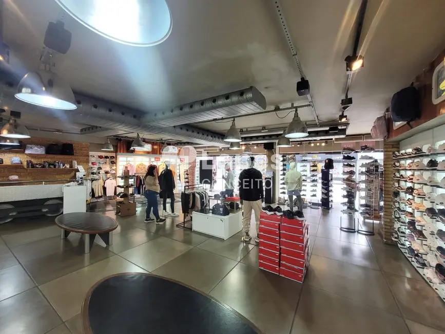 Sala Comercial para alugar, 675m2 em Gonzaga, Santos - SP - imagem 4 Foto 4 de Sala Comercial para alugar, 675m2 em Gonzaga, Santos - SP