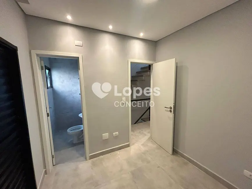 Casa com 2 quartos à venda e para alugar, 116m2 em Marapé, Santos - SP - imagem 8 Foto 8 de Casa com 2 quartos à venda e para alugar, 116m2 em Marapé, Santos - SP