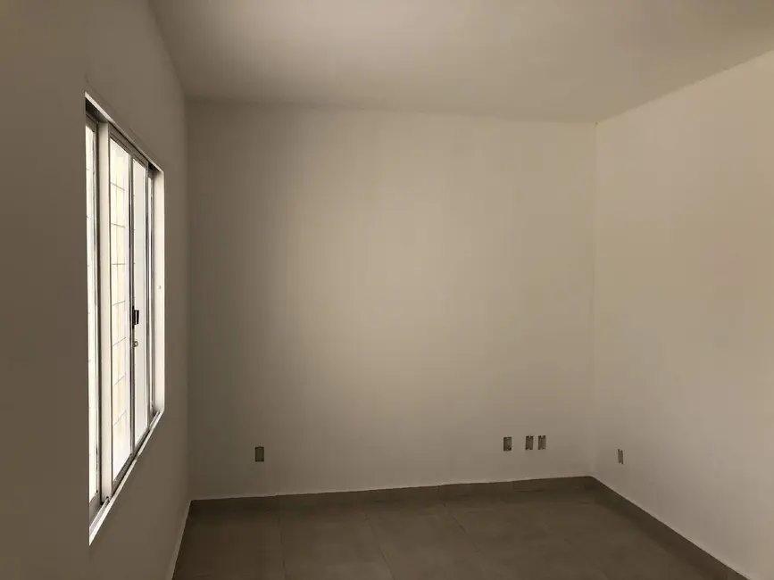 Foto 3 de Casa com 2 quartos à venda, 125m2 em Jardim Itaguaçu, Salto - SP