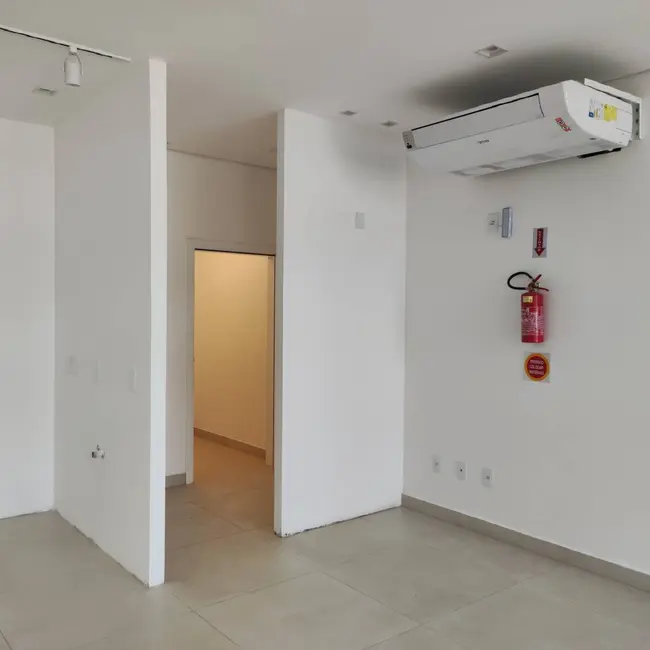Foto 9 de Sala Comercial para alugar, 105m2 em  - SC