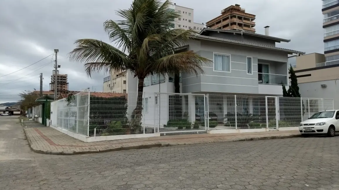 Foto 1 de Casa com 4 quartos à venda, 100m2 em Porto Belo - SC