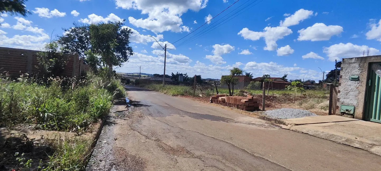 Foto 1 de Terreno / Lote à venda, 231m2 em Goianira - GO
