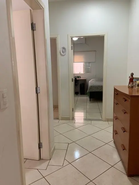 Casa com 3 quartos à venda, 300m2 em Jardim Stábile, Birigui - SP - imagem 3 Foto 3 de Casa com 3 quartos à venda, 300m2 em Jardim Stábile, Birigui - SP