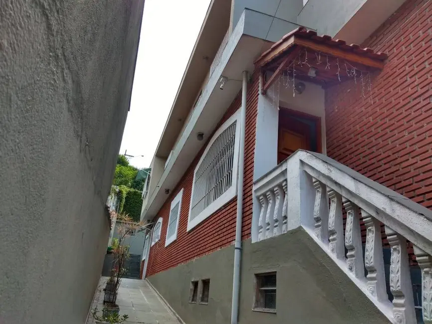 Sobrado com 4 quartos à venda, 240m2 em Vila Pereira Barreto, São Paulo - SP - imagem 8 Foto 8 de Sobrado com 4 quartos à venda, 240m2 em Vila Pereira Barreto, São Paulo - SP