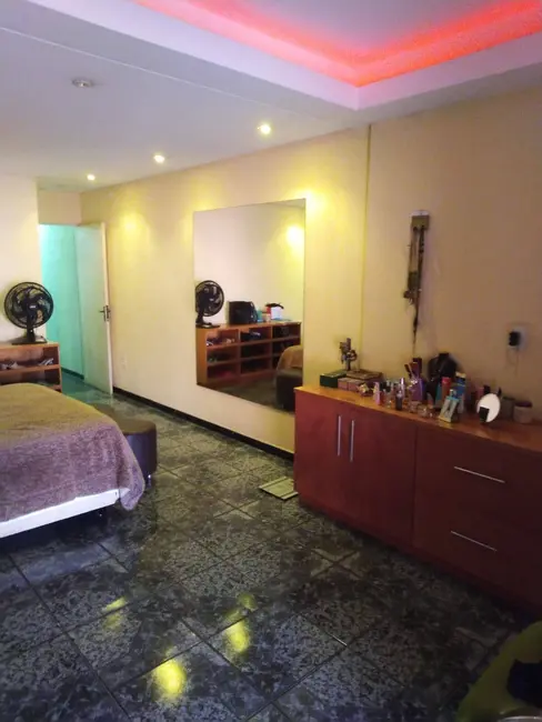 Sobrado com 3 quartos à venda, 280m2 em Parque Santa Teresa, Carapicuiba - SP - imagem 5 Foto 5 de Sobrado com 3 quartos à venda, 280m2 em Parque Santa Teresa, Carapicuiba - SP