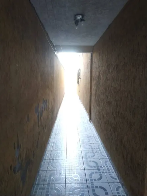 Sobrado com 3 quartos à venda, 280m2 em Parque Santa Teresa, Carapicuiba - SP - imagem 4 Foto 4 de Sobrado com 3 quartos à venda, 280m2 em Parque Santa Teresa, Carapicuiba - SP