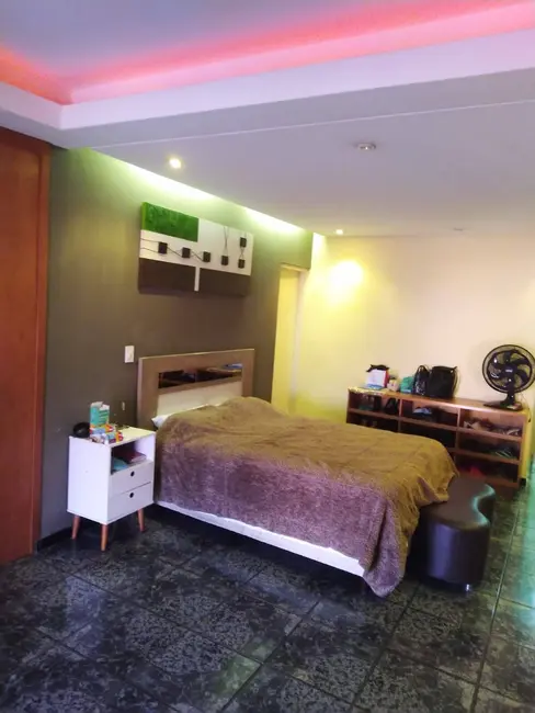 Sobrado com 3 quartos à venda, 280m2 em Parque Santa Teresa, Carapicuiba - SP - imagem 8 Foto 8 de Sobrado com 3 quartos à venda, 280m2 em Parque Santa Teresa, Carapicuiba - SP