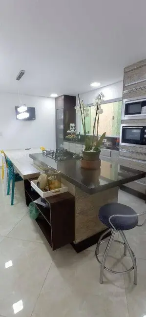 Sobrado com 3 quartos à venda, 180m2 em Jardim Santa Lucrécia, São Paulo - SP - imagem 3 Foto 3 de Sobrado com 3 quartos à venda, 180m2 em Jardim Santa Lucrécia, São Paulo - SP