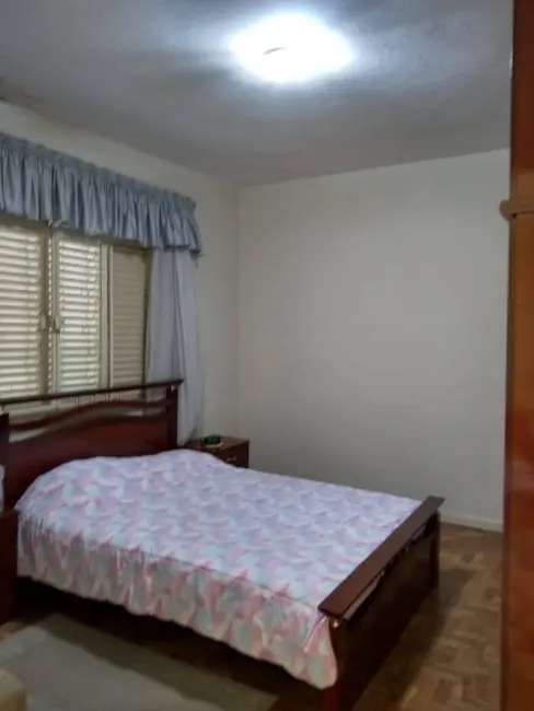 Foto 4 de Casa com 5 quartos à venda, 200m2 em Vila Zat, São Paulo - SP