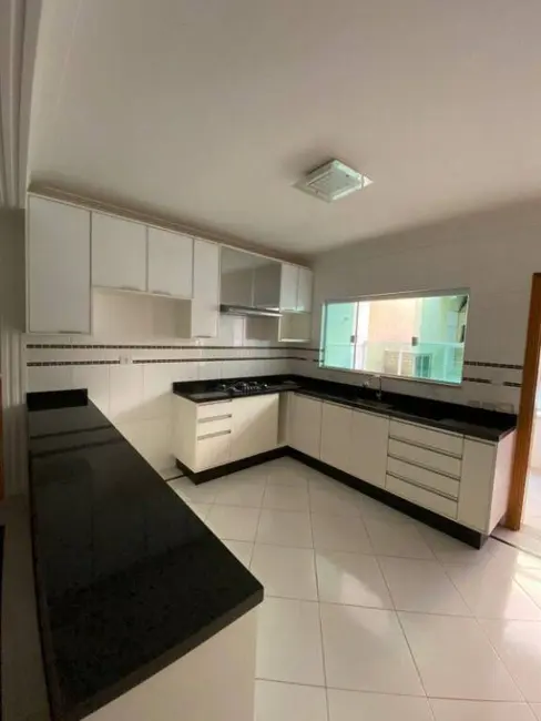 Foto 1 de Sobrado com 3 quartos à venda, 300m2 em Vila Mangalot, São Paulo - SP