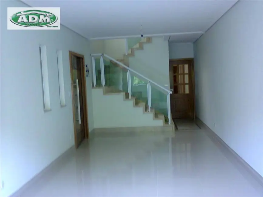 Foto 1 de Casa com 3 quartos à venda, 180m2 em Parque Maria Domitila, São Paulo - SP
