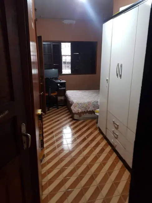 Casa com 3 quartos à venda, 200m2 em Centro, Carapicuiba - SP - imagem 6 Foto 6 de Casa com 3 quartos à venda, 200m2 em Centro, Carapicuiba - SP