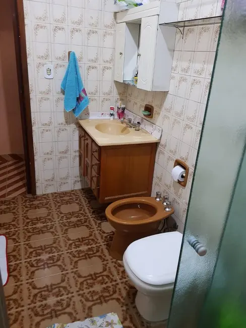 Casa com 3 quartos à venda, 200m2 em Centro, Carapicuiba - SP - imagem 9 Foto 9 de Casa com 3 quartos à venda, 200m2 em Centro, Carapicuiba - SP