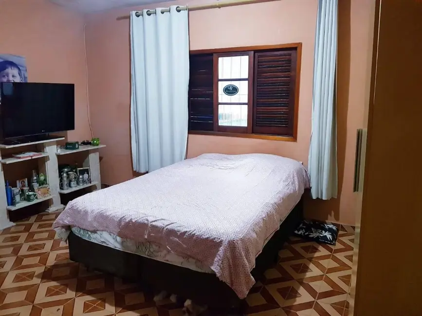 Casa com 3 quartos à venda, 200m2 em Centro, Carapicuiba - SP - imagem 8 Foto 8 de Casa com 3 quartos à venda, 200m2 em Centro, Carapicuiba - SP