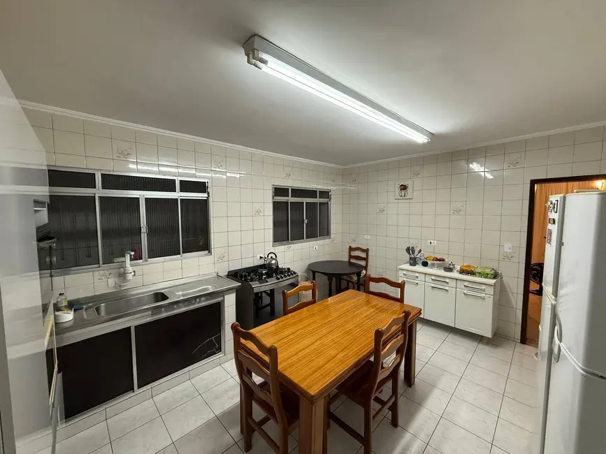 Sobrado com 3 quartos à venda, 181m2 em Vila Serralheiro, São Paulo - SP - imagem 9 Foto 9 de Sobrado com 3 quartos à venda, 181m2 em Vila Serralheiro, São Paulo - SP