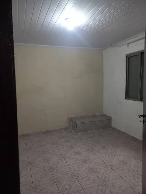 Foto 3 de Casa com 2 quartos para alugar, 250m2 em Piqueri, São Paulo - SP