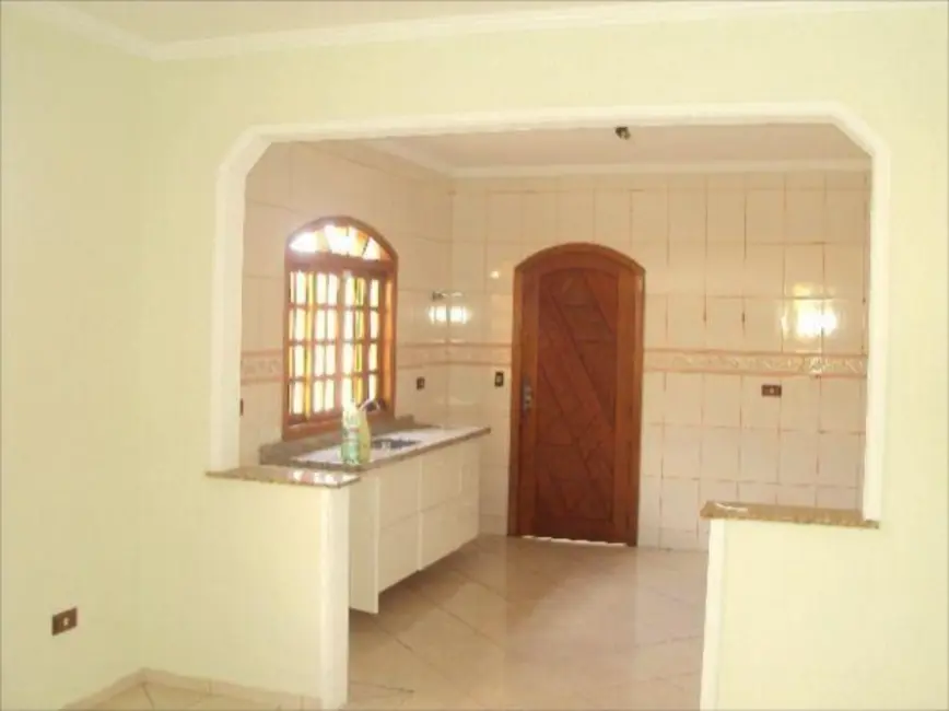 Foto 2 de Sobrado com 4 quartos para alugar, 200m2 em Vila Mangalot, São Paulo - SP