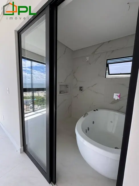 Foto 2 de Apartamento à venda em Itapema do Norte, Itapoa - SC