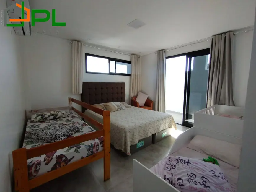 Foto 6 de Sobrado com 4 quartos à venda, 210m2 em Itapoa - SC